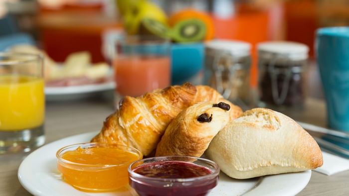 Closeup of snacks served at Hotel clermont ferrand south aubie.