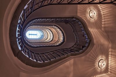 historisches Stiegenhaus im Hotel MOTTO Wien