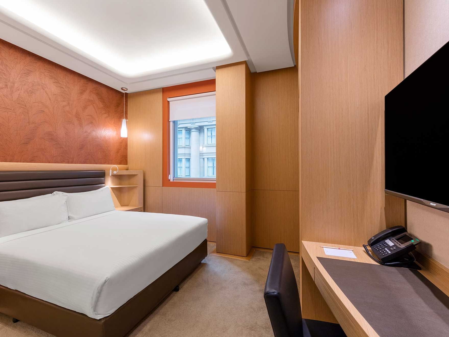 Superior Queen Room with TV at St. Giles Tank Stream Sydney
