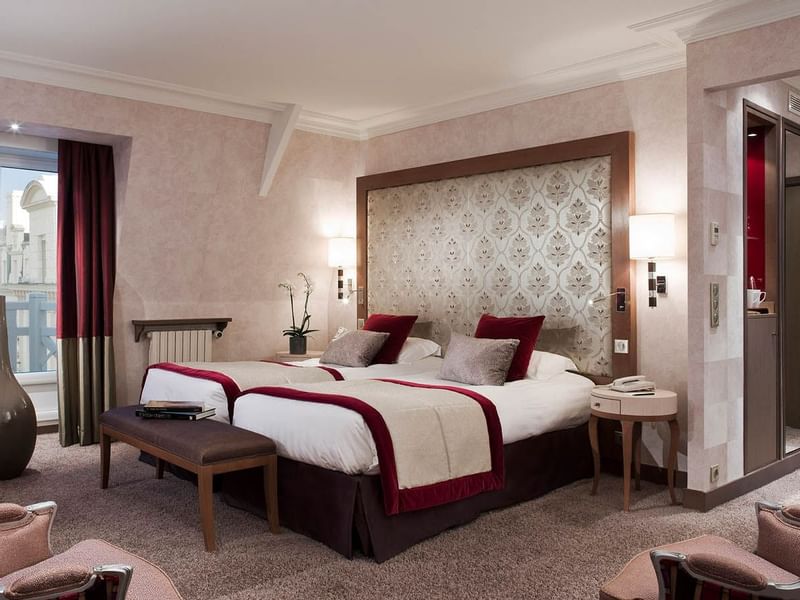 Comfy bench by the twin beds in Suite Junior at Le Grand Hôtel des Thermes