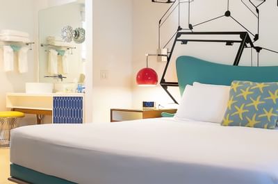 Visual of the bathroom & bedroom area for the Catalina king room