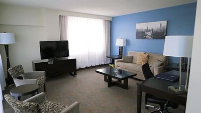 Living room with furniture at Embassy Hotel & Suites Ottawa