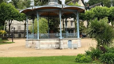 kiosk in front of the thermal baths