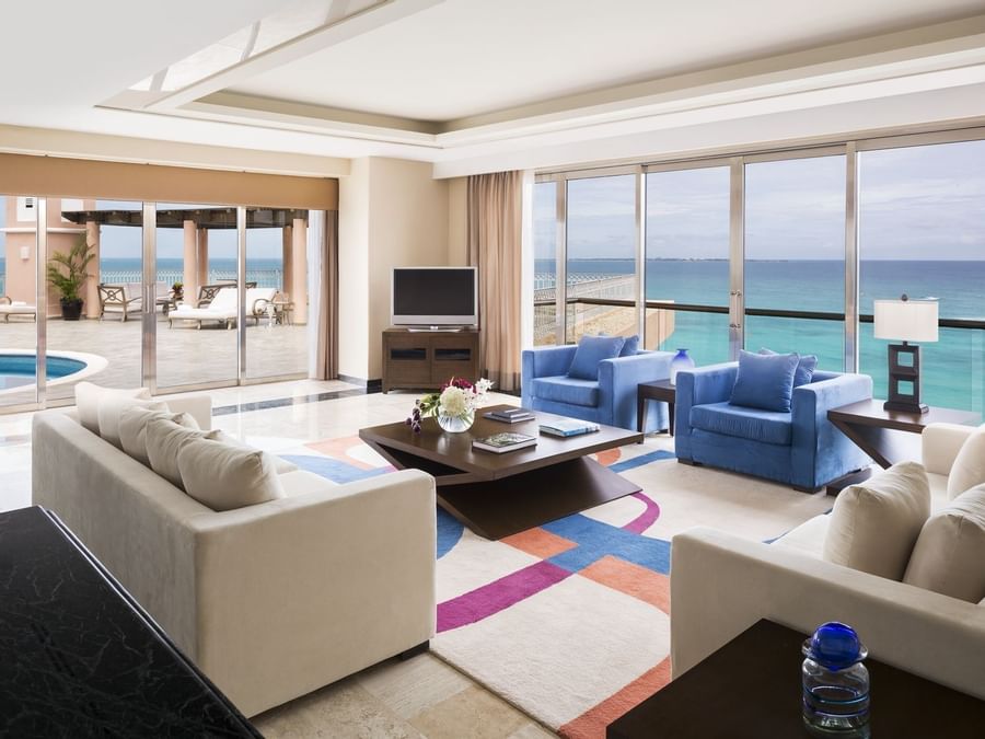 Living area of Penthouse Ocean Front 3 Bedroom Suite at GFA