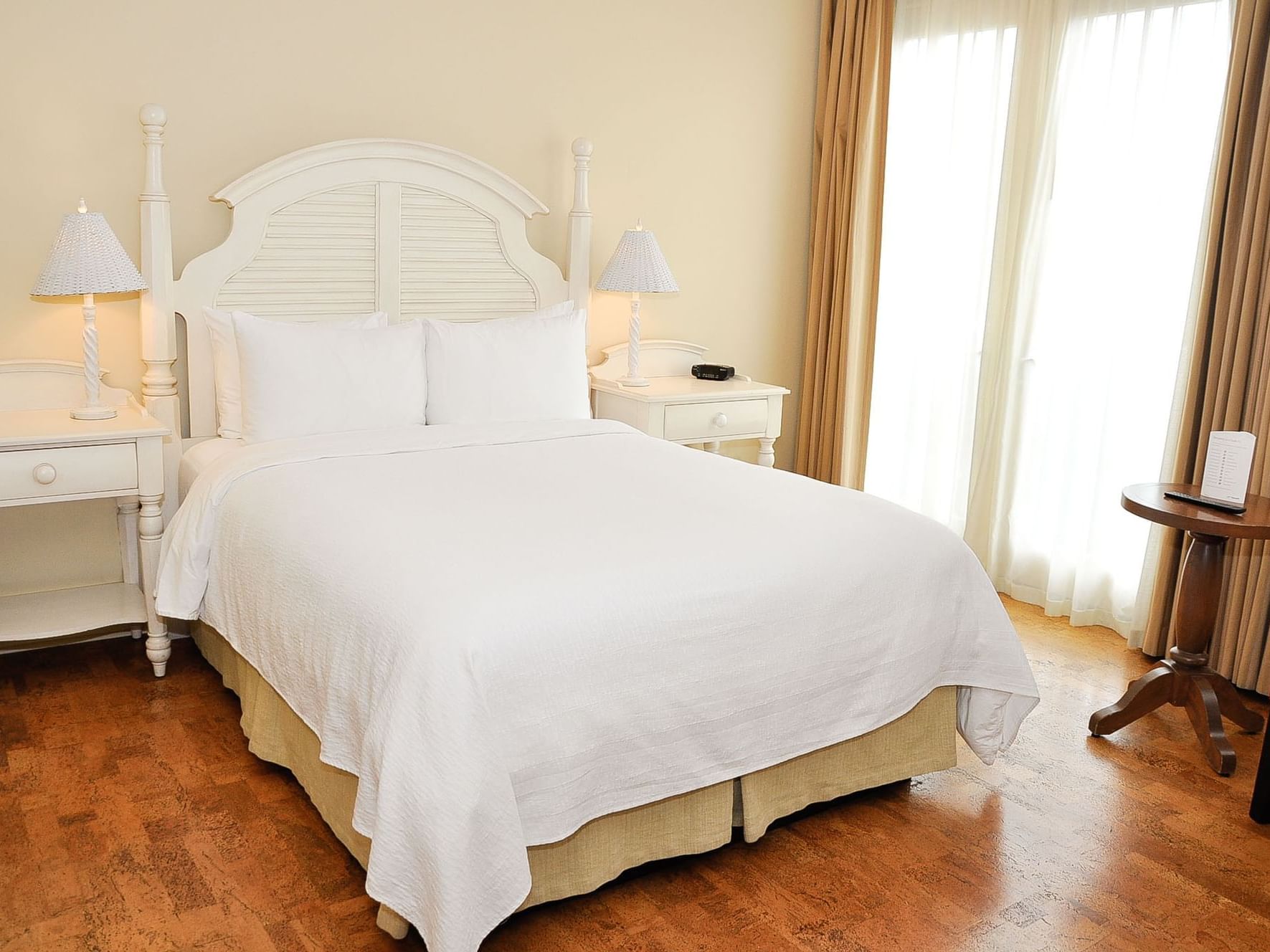 Queen bed in Arms Queen Room at Hotel Eldorado