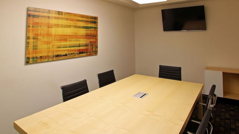 Conference table & Tv in a meeting room at FI Coatzacoalcos 