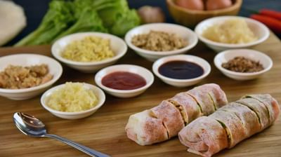 Hokkien Popiah Set served in White Rose Café at York Hotel Singapore