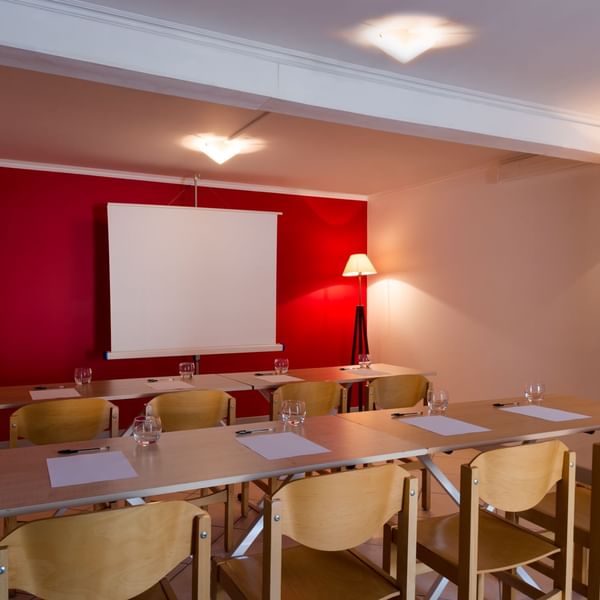 Interior of a meeting room with a projector at Originals Hotels
