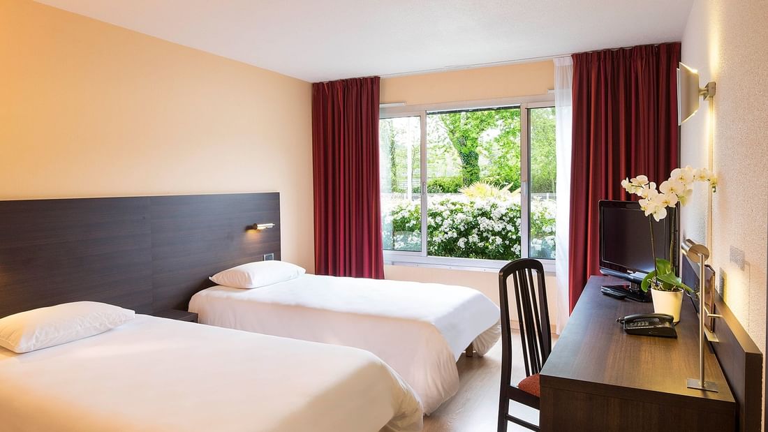 Two single beds in Comfort Room at Oceania Quimper