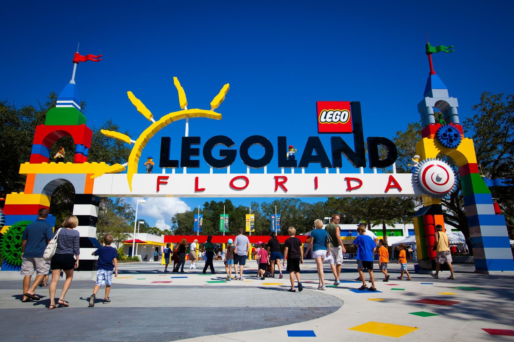 Christmas at LEGOLAND Florida is bursting with family-friendly fun.