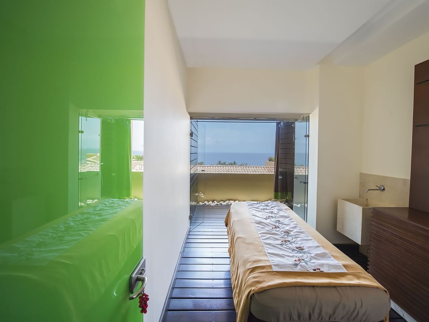Spa bed at Somma Wine Spa in Grand Fiesta Americana