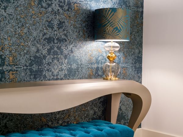 A lampshade on a table at Theo Hotel Limoges Nord