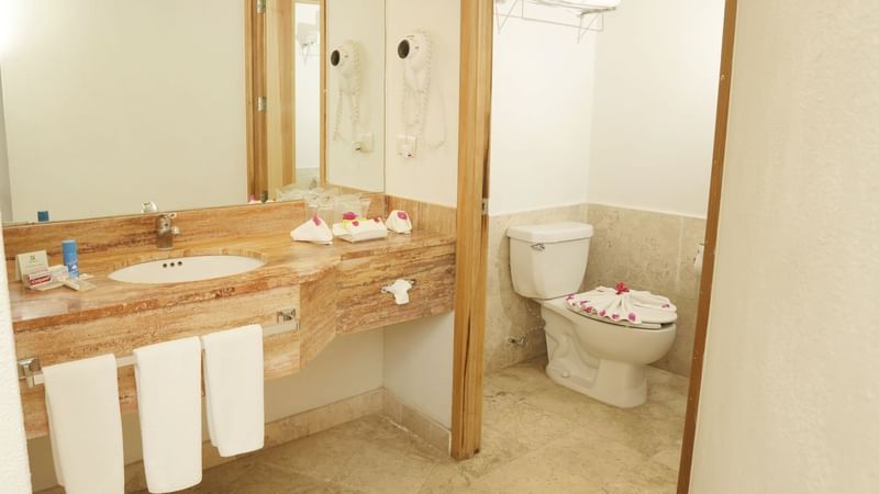 Interior of a Full-featured bathroom at Gamma Plaza Lxtapa