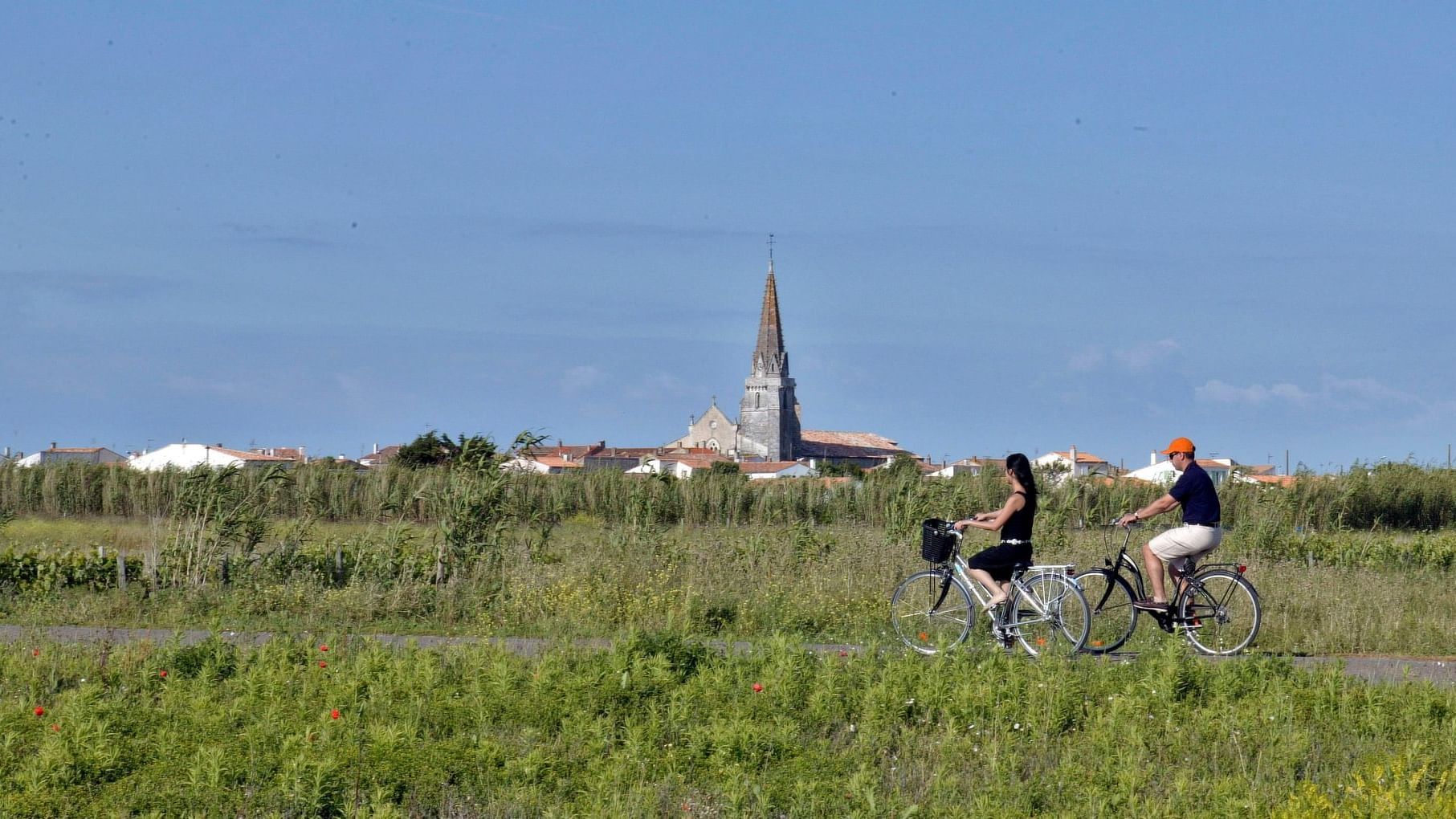 View of 2 bicycle riders at Marie De Re near Originals Hotels