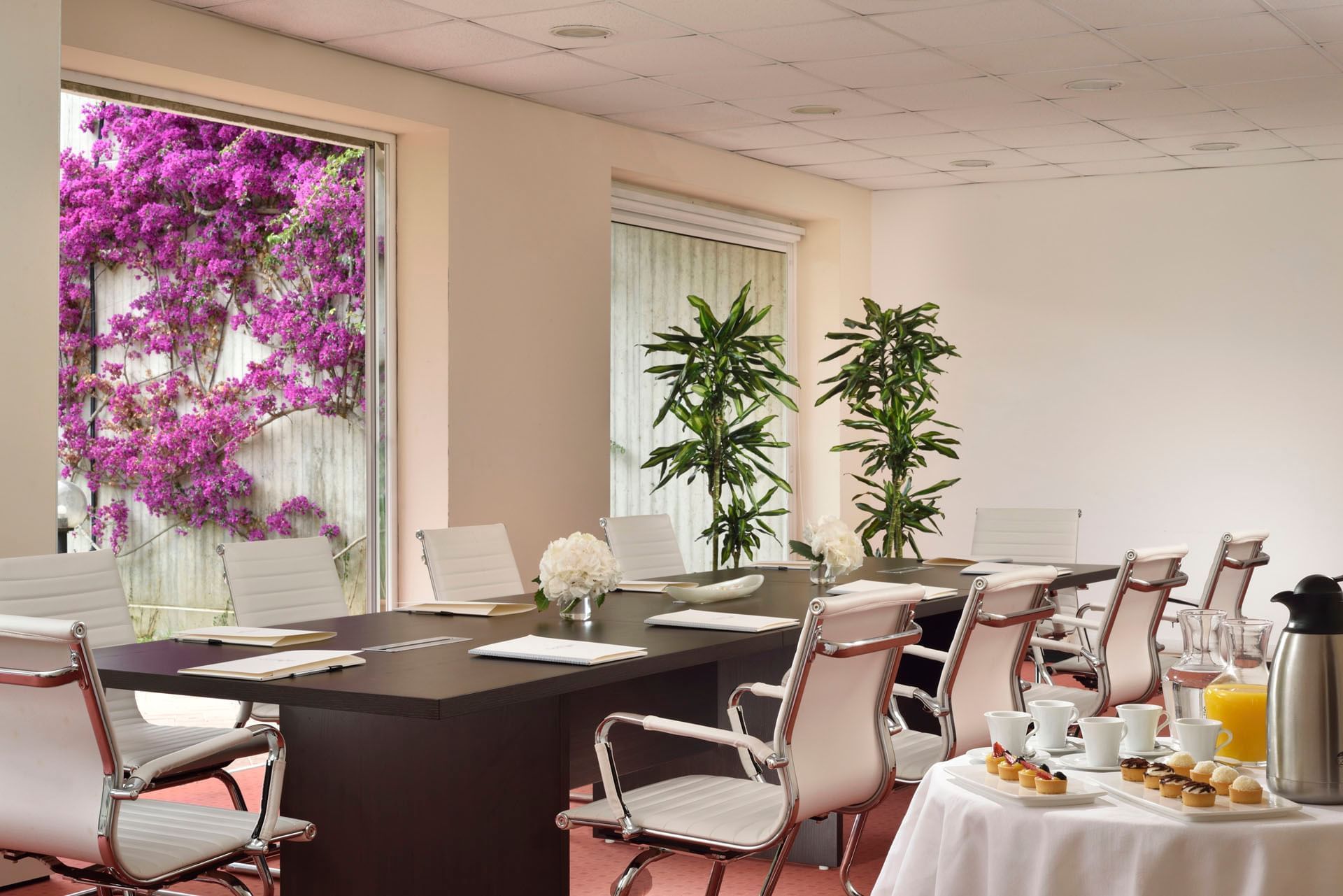Interior view of Hole Meeting Room with an arranged table at Golf Hotel Punta Ala