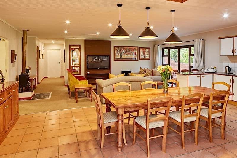 Bushman's Nek 3 Bedroom Chalet Dining And Lounge Area