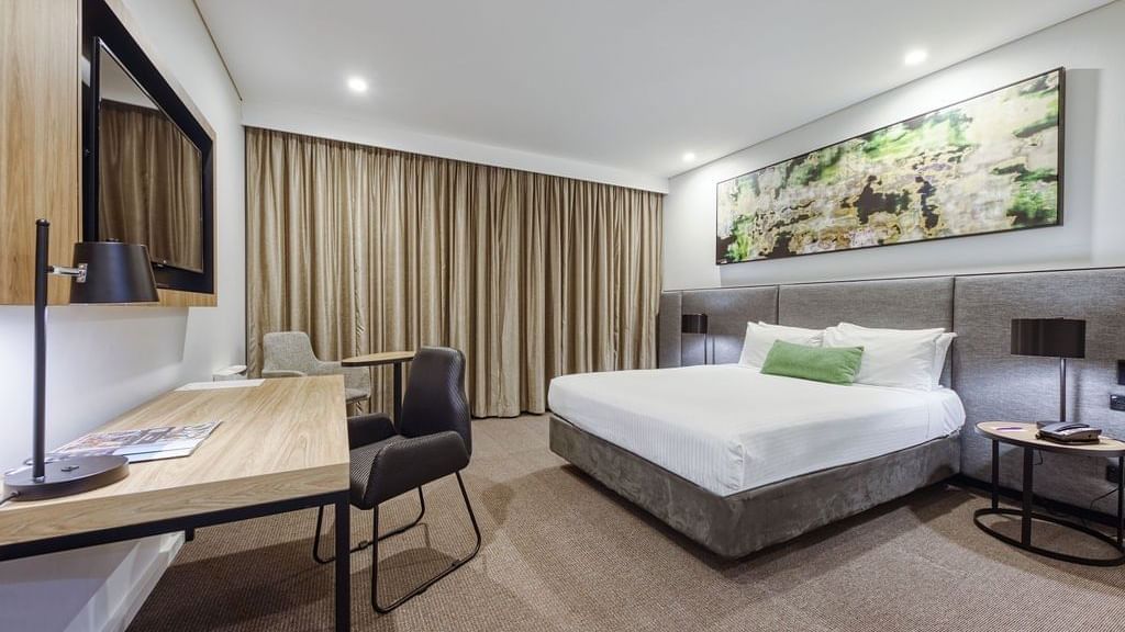 Queen Bed in Standard Room at Mercure Penrith Hotel Australia