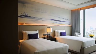 Beds in Deluxe Twin room at Carlton Hotel Bangkok Sukhumvit