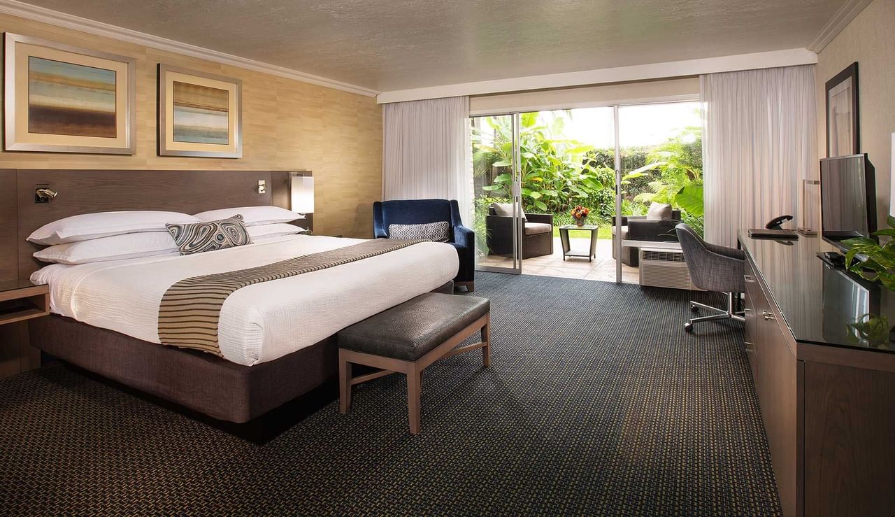 coast king with garden patio