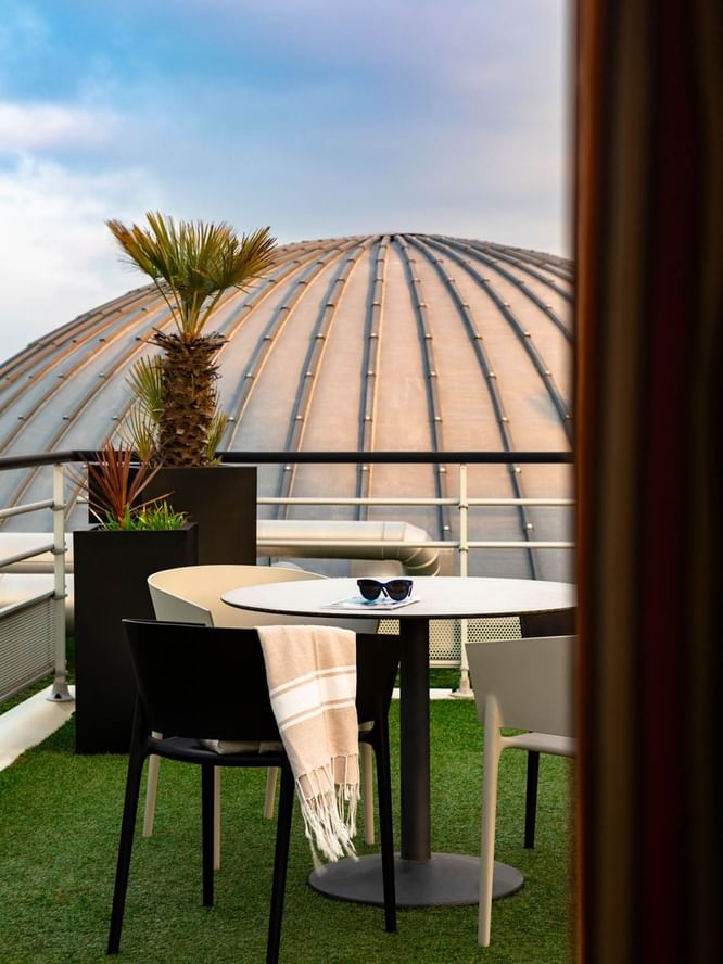Table à manger sur une terrasse sur le toit, Escale Oceania Pornichet