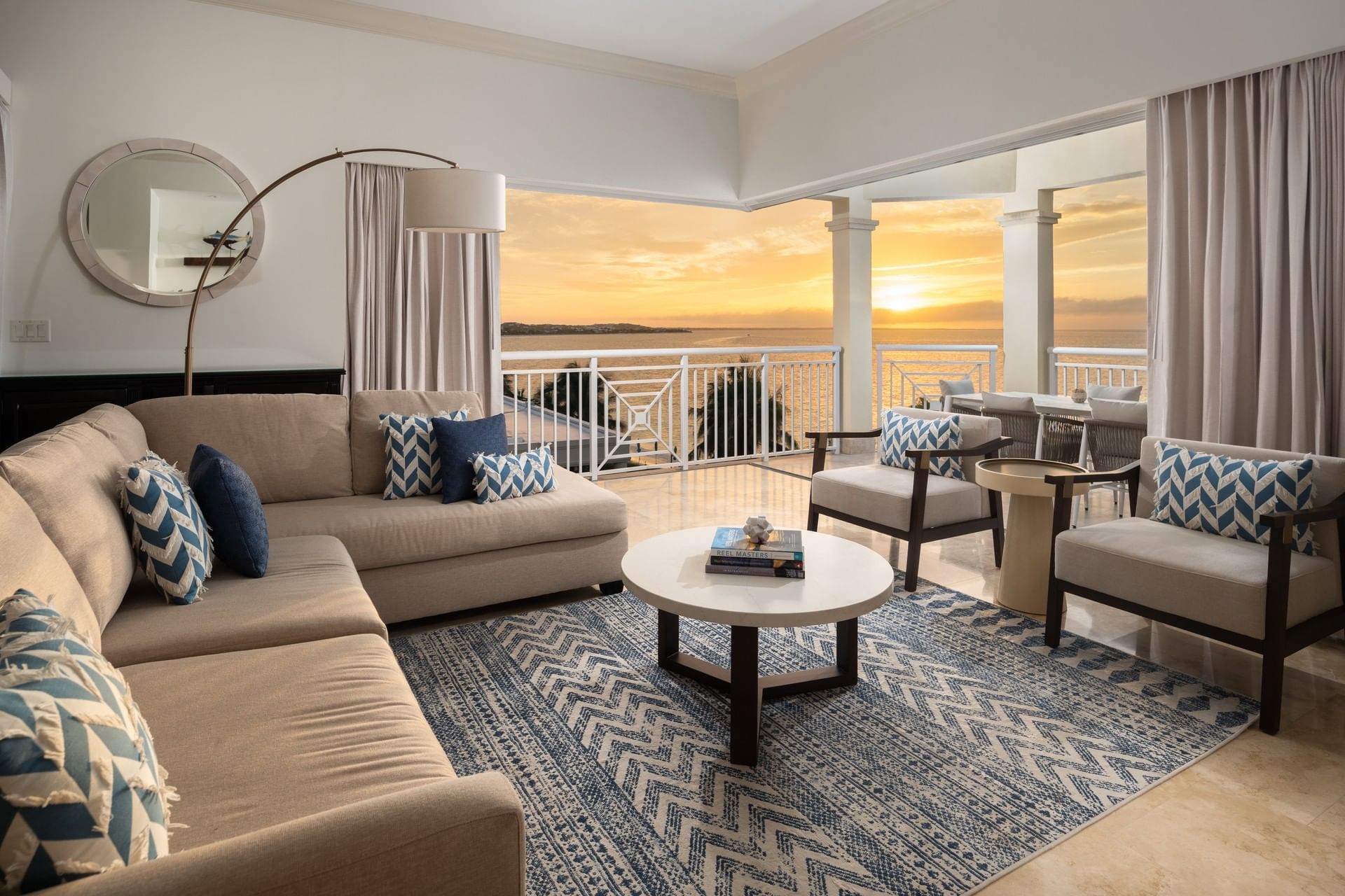 3 Bedroom Oceanfront Penthouse w/ Roof Terrace | Windsong Resort