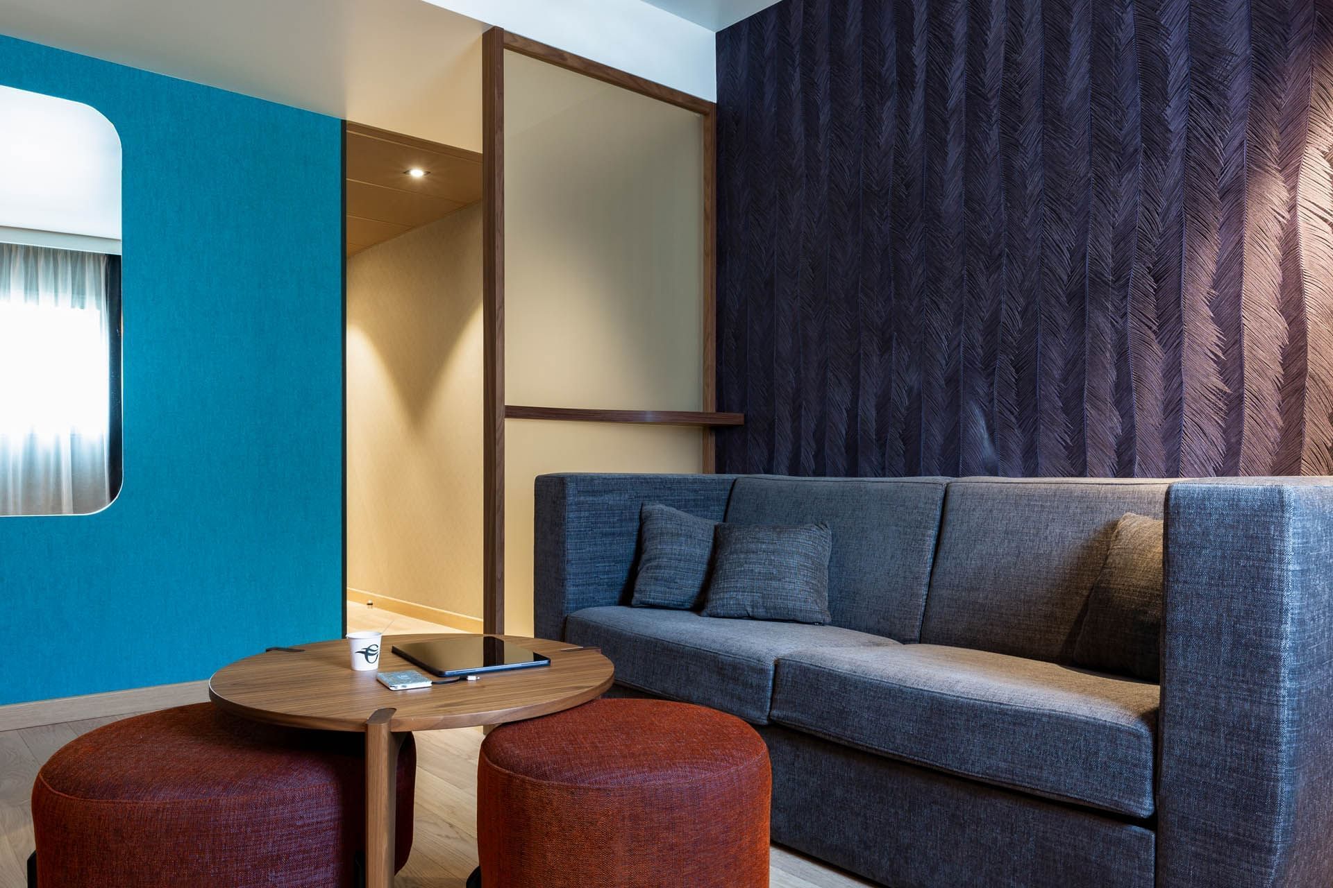 Canapé confortable dans le coin salon, Oceania Paris Porte de Versailles