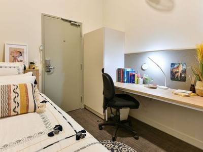 Single room with bed and desk at UniLodge Herston.