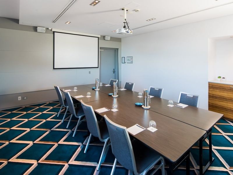 Meeting table arranged with the screen for formal meetings at Pullman Magenta Shores