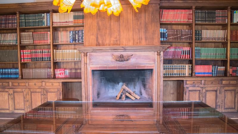 Bookshelves in a Meeting Room at Gamma Morelia Vista Bella
