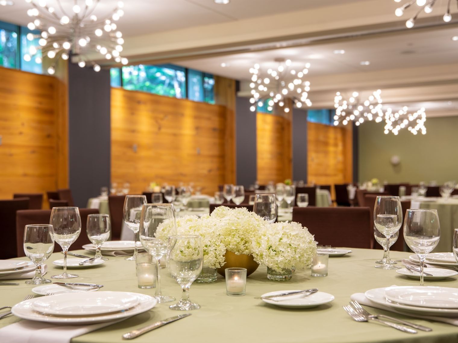 Table setup of the Pinnacle Ballroom at Topnotch Stowe Resort