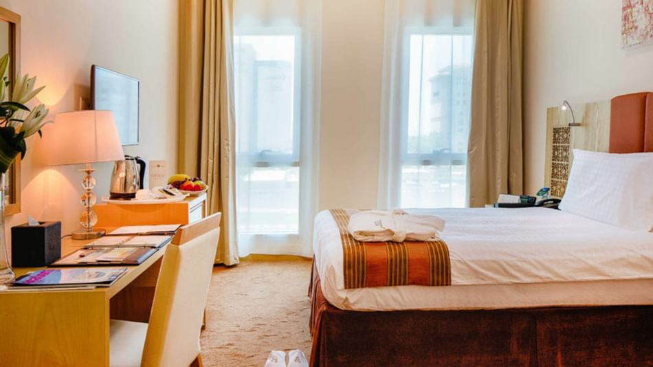 Queen bed in Singleroom at Tamani Marina Hotel