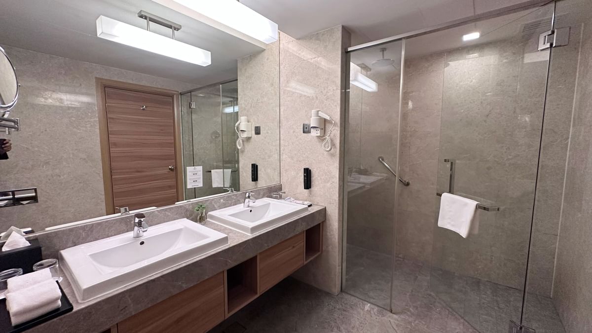 Family Suite Bathroom