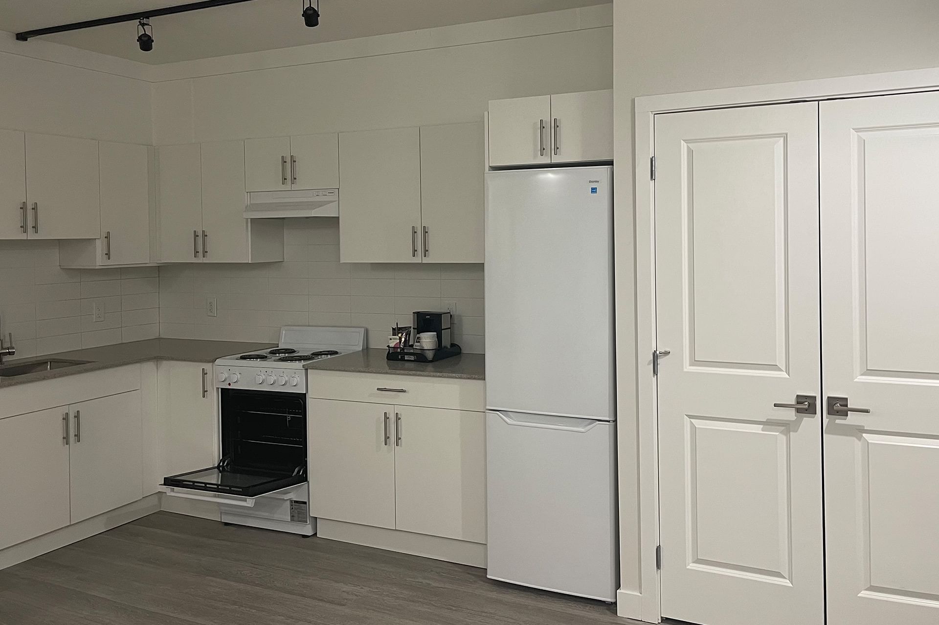 West Edmonton Hotel Guest Room, Kitchen