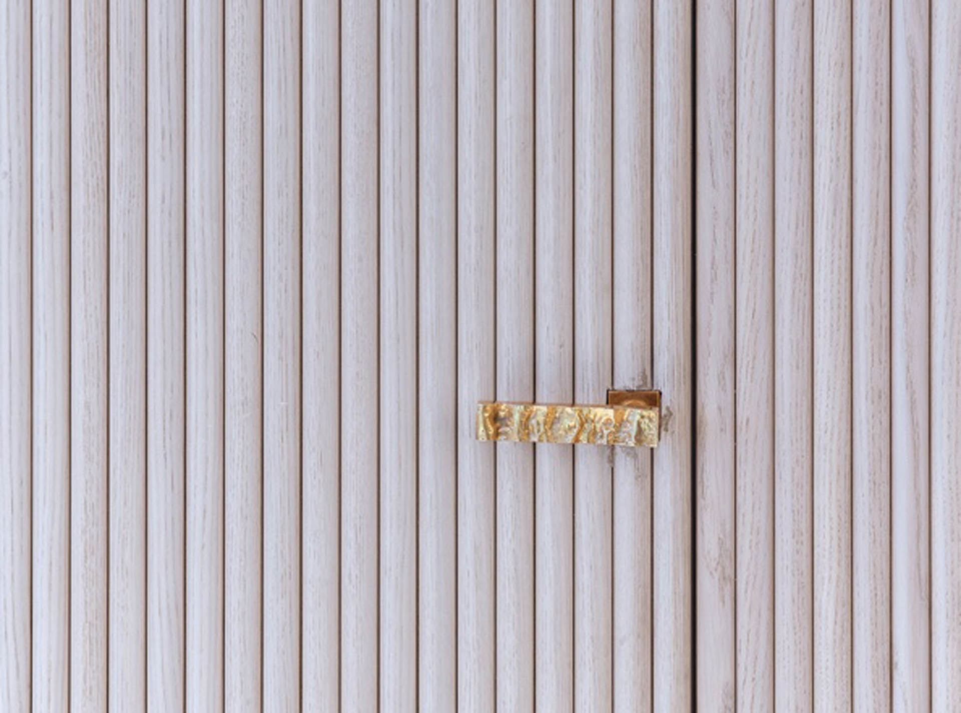 Collage del vestíbulo oro sobre blanco en Almanac Barcelona