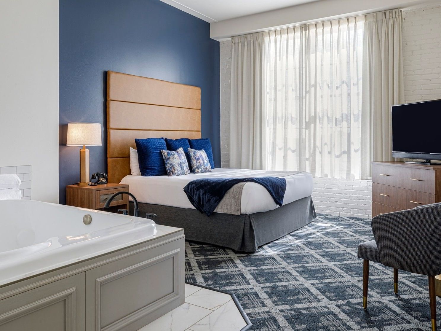 One-bedroom suite with jacuzzi tub at the Hotel at Old Town