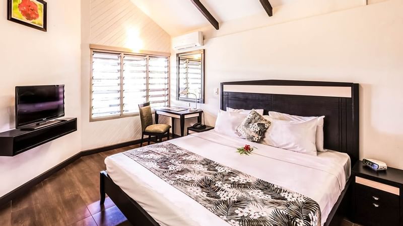 King bed & work desk in One Bedroom villa at Tokatoka Resort