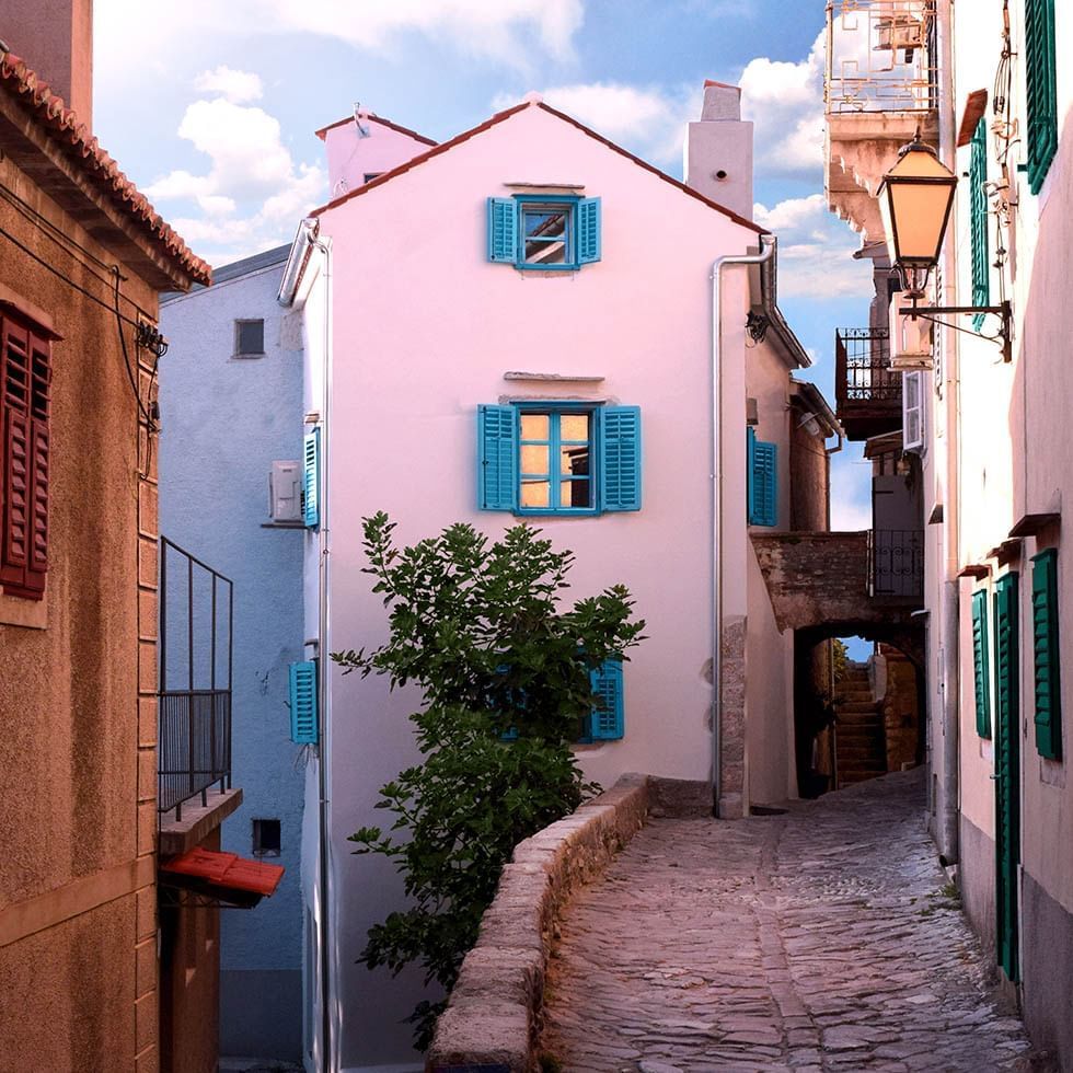 A walkway between flats in Vrbnik near Falkensteiner Hotels