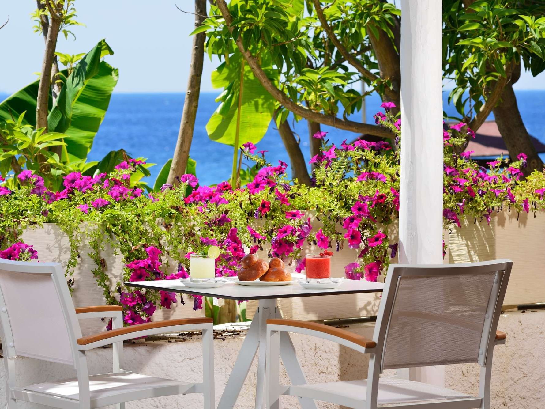 UNAHOTELS Naxos Beach Sicilia vi dà il benvenuto
