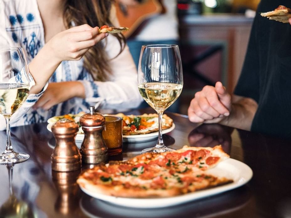 Cena Lounge Aprés Lounge Deer Valley The Chateaux Dining