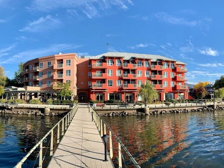 Exterior of the hotel by the lake, Manteo Resort Waterfront