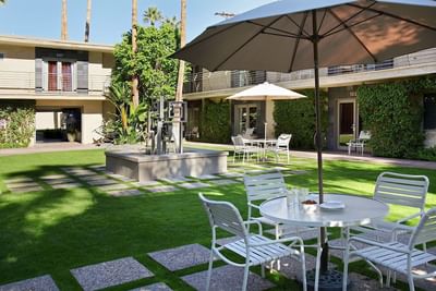 Outdoor Courtyard with dining setup at 7 Springs Inn & Suites