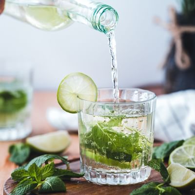 Close-up of preparing a cocktail in Sudoki Raw, Bar & More at Falkensteiner Resort Capo Boi