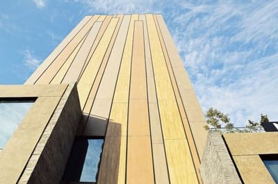 Low angle view of the hotel under a blue sky, featuring the best hotels in Santiago Chile at Hotel Nodo
