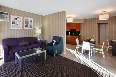 Living area of Parlor Suites at 7 Springs Inn & Suites