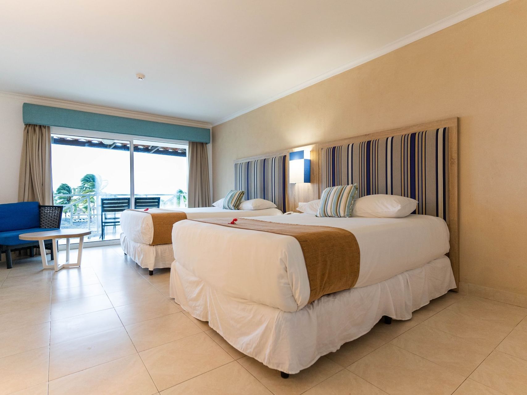 Habitación Vista al Mar VIP con dos camas, balcón con vista al océano en Playa Blanca Resort, Rio Hato