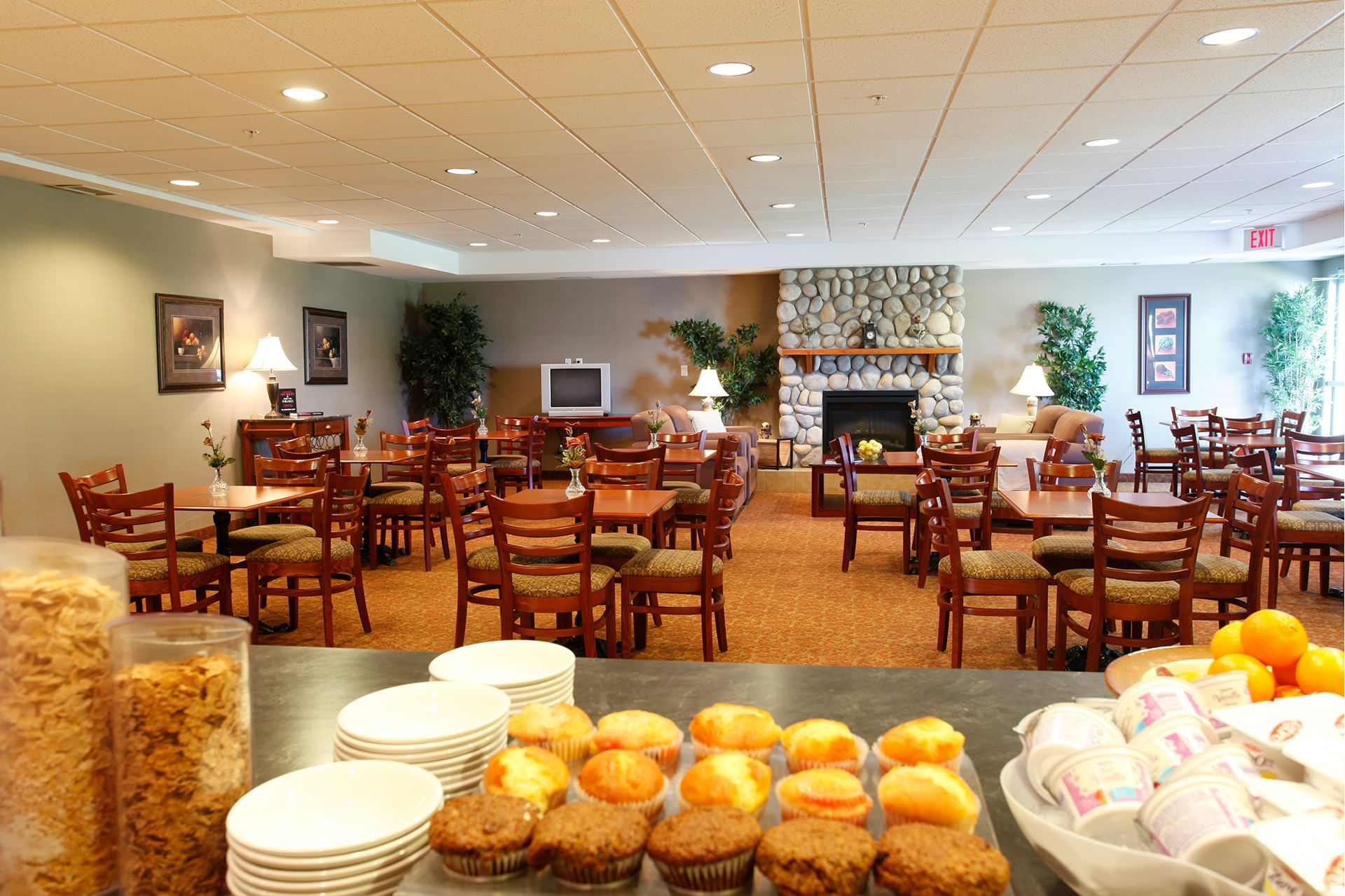 hotel breakfast room