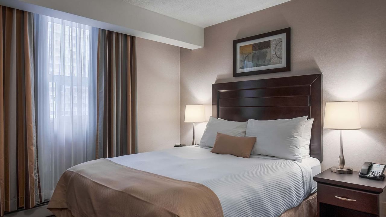 Coast One Bedroom Queen Suite Coast Calgary Downtown Hotel & Suites