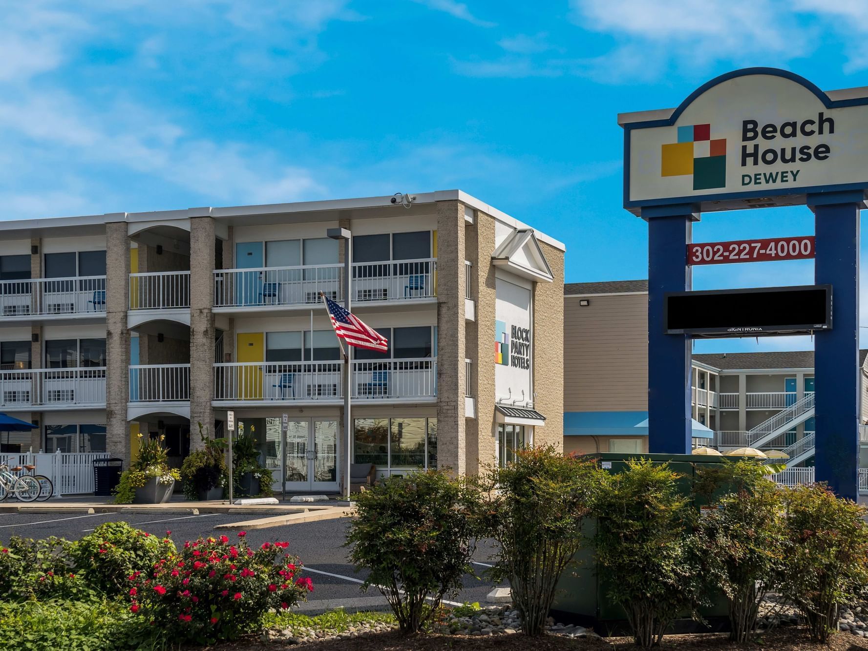 Block Party Hotels_Beach House Dewey Exterior and Lobby