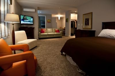 King bed, TV lounge area & dressing table with mirror in Apartment 302 at Retro Suites Hotel