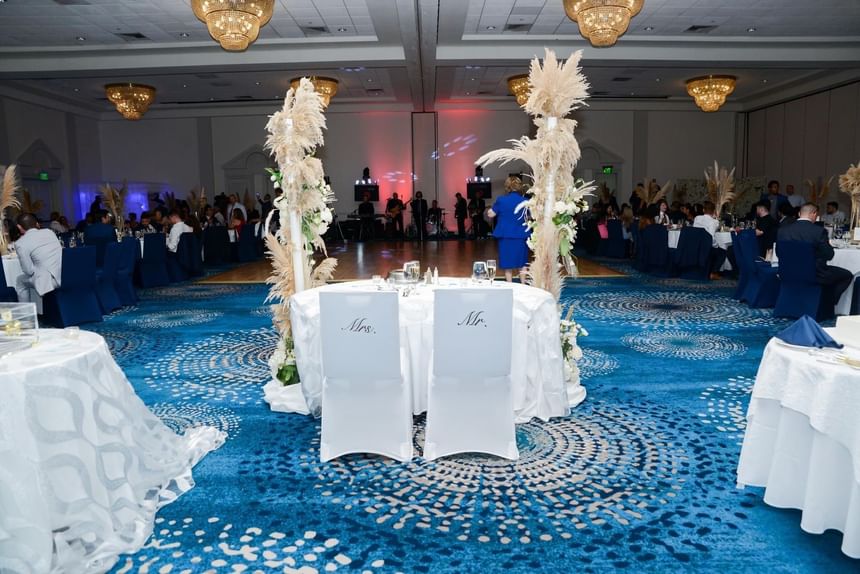 His and her wedding table